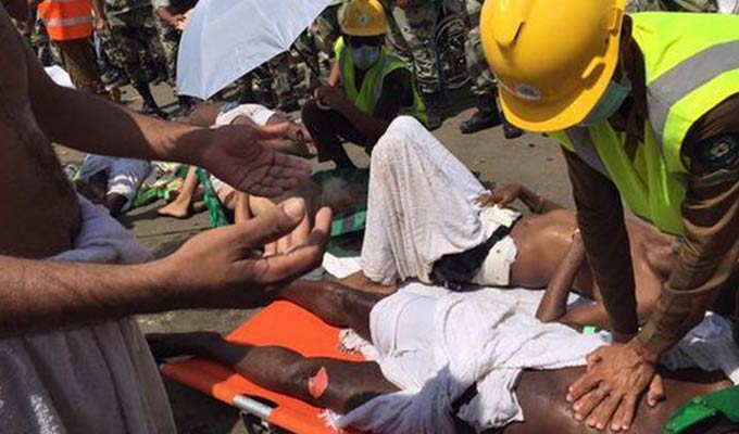 沙特踩踏事故现场 救援行动正在进行