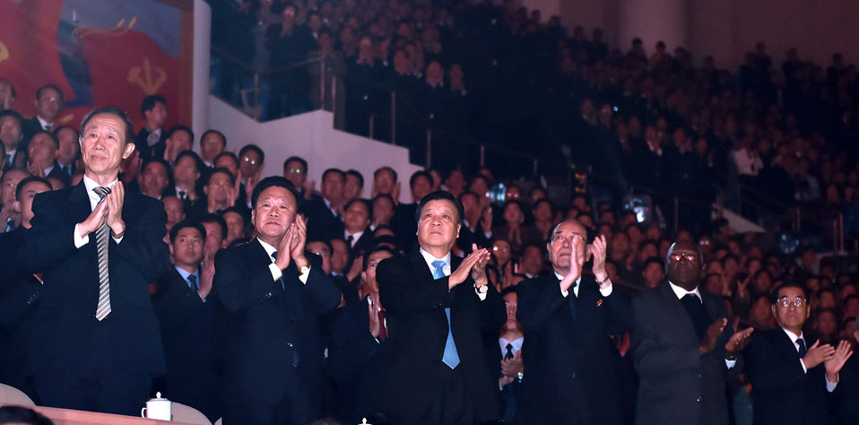 劉雲山出席觀看慶祝朝鮮勞動黨成立70周年文藝演出