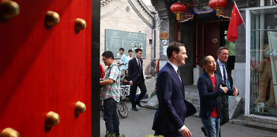 英国财政大臣在北京品味中国文化