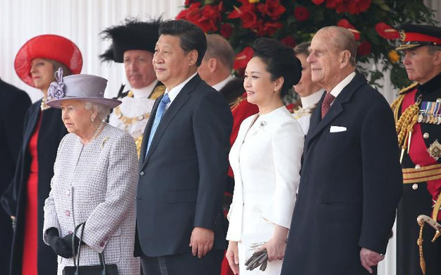 习近平出席英国女王举行的欢迎仪式