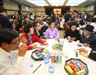 韩朝离散家属重温亲情