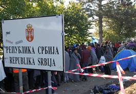 叙难民进入巴尔干 离乡盼和平