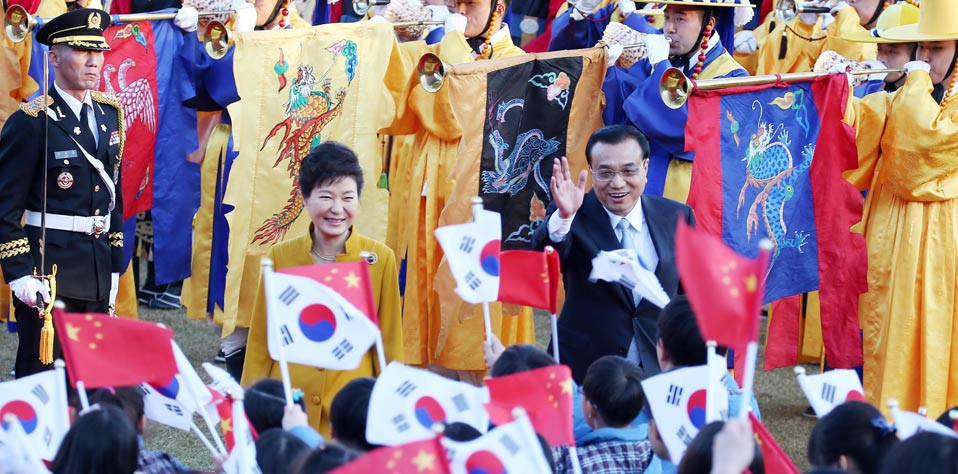 李克强出席韩国总统朴槿惠举行的欢迎仪式