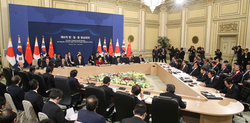 李克強出席第六次中日韓領導人會議