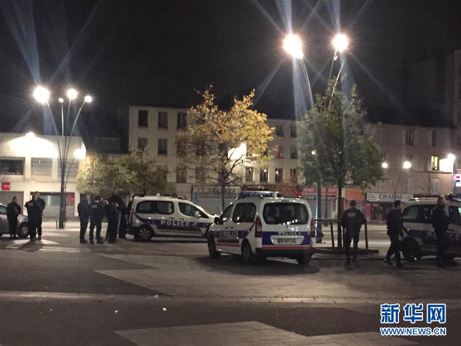 法国特种部队在巴黎北郊发起反恐突击行动