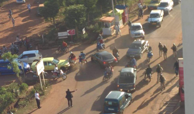 马里人质劫持事件：周围民众被迅速疏散