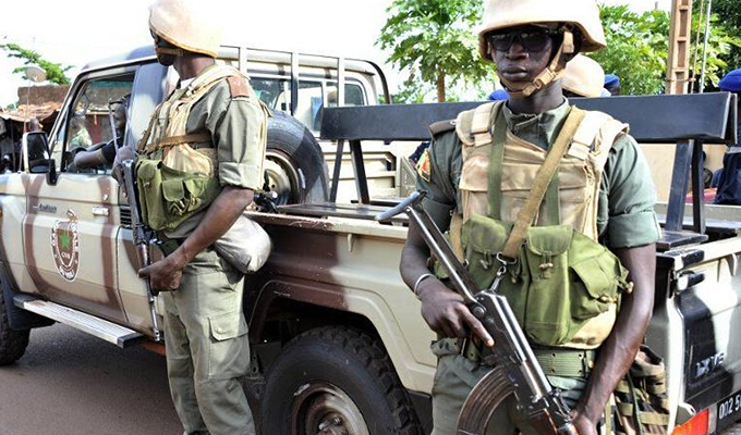 马里特种部队进入被袭酒店