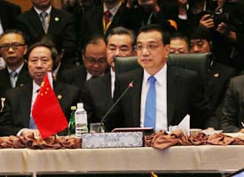 李克强出席中国-东盟领导人会议