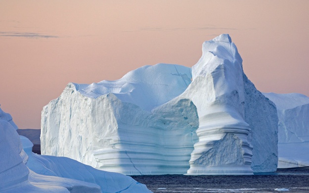 气候变暖威胁格陵兰冰雪之美