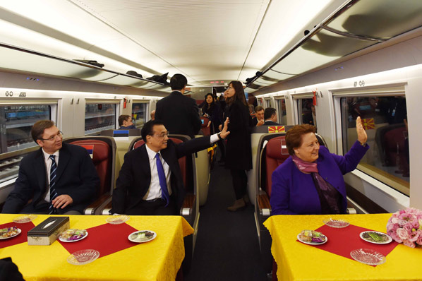 李克强邀请中东欧国家领导人共乘高铁