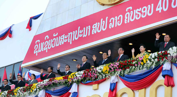 张德江出席老挝建国40周年庆典
