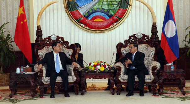 张德江会见老挝总理通邢