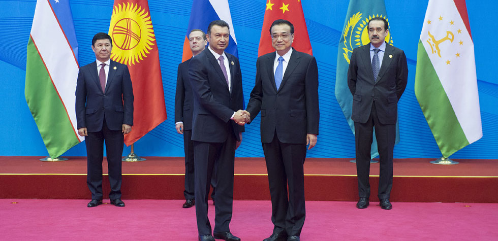 李克强在郑州国际会展中心迎接上合组织各国领导人