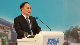 李书福在“互联网+”之智能制造与转型升级议题发表主旨演讲