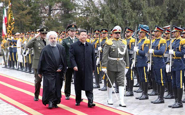 习近平出席伊朗总统举行的欢迎仪式