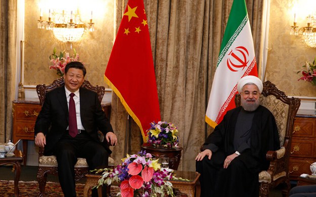 习近平同伊朗总统鲁哈尼举行会谈