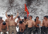 雪地联合训练韩美士兵赤膊上阵&ldquo;秀肌肉&rdquo;