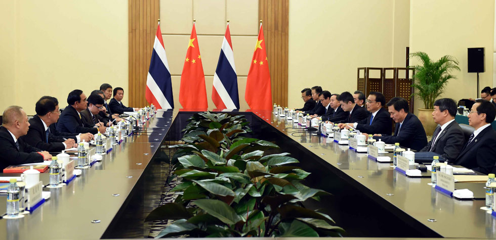 李克强会见泰国总理巴育