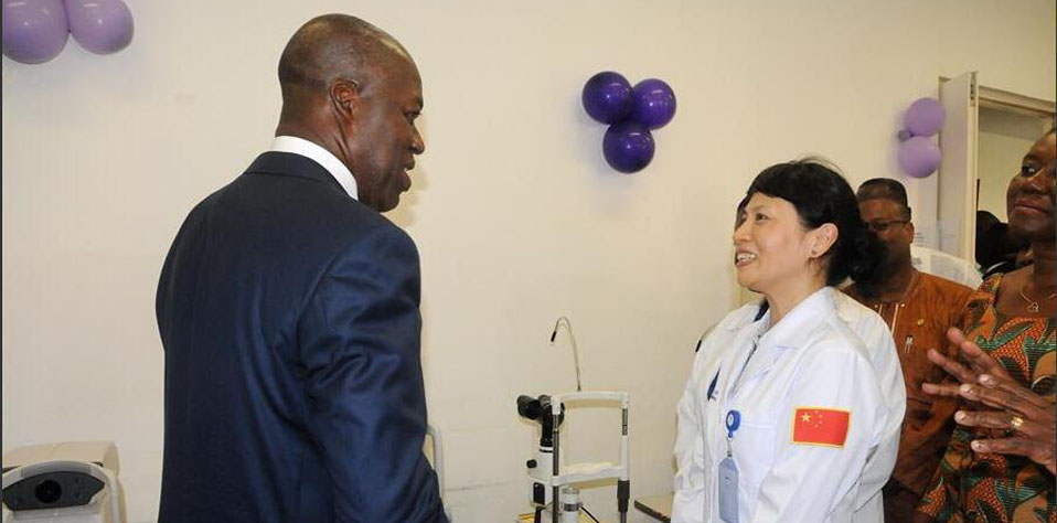 中国医学专家助加纳白内障患者重见光明
