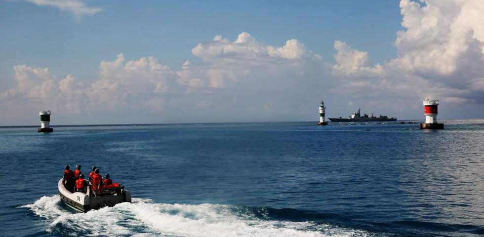 解放军南海舰队远海训练编队巡航南沙