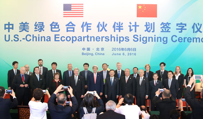 杨洁篪与美国国务卿克里共同出席中美绿色合作伙伴计划签字仪式