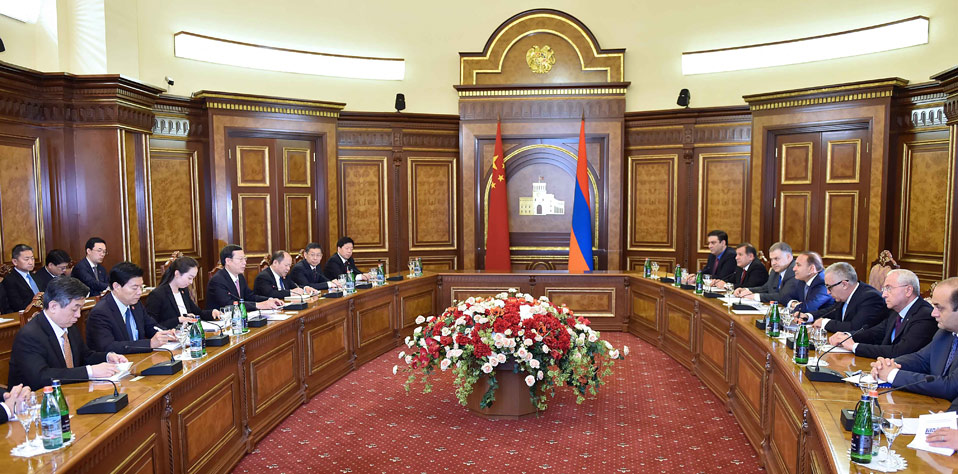張高麗同亞美尼亞總理亞伯拉罕揚舉行會談