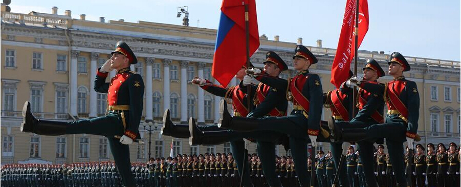 圣彼得堡举行阅兵式纪念卫国战争胜利71周年
