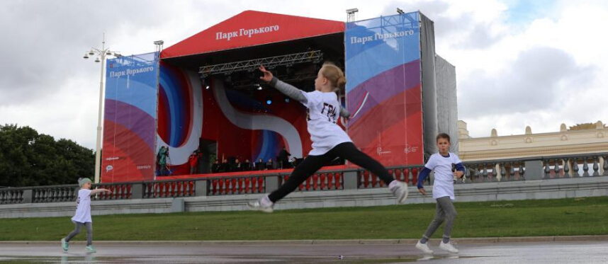 俄罗斯民众庆祝&ldquo;俄罗斯日&rdquo;