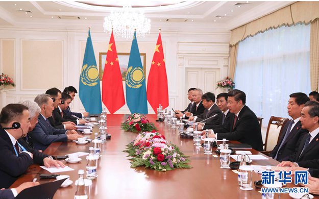习近平会见哈萨克斯坦总统