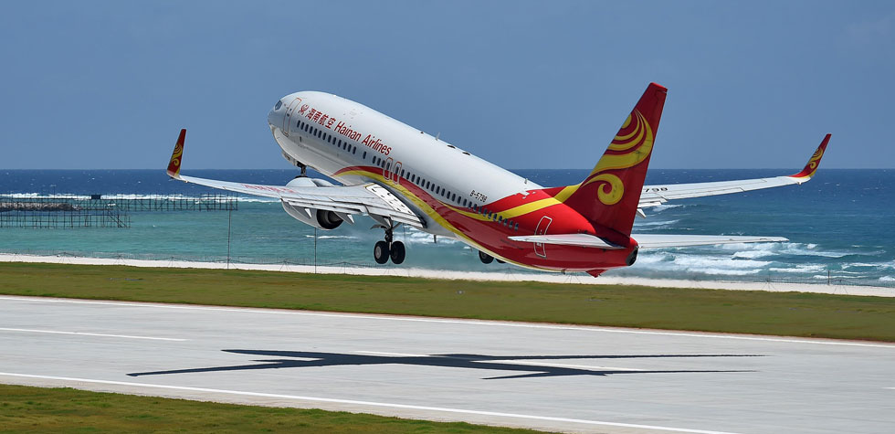 中國南沙美濟礁渚碧礁新建機場試飛成功