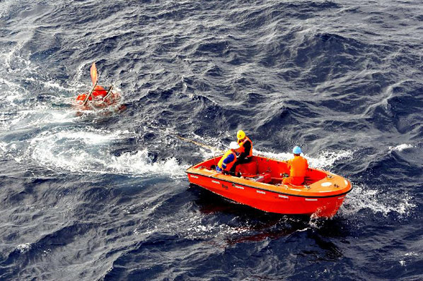 在南海布放“彩虹鱼”万米级着陆器目击记