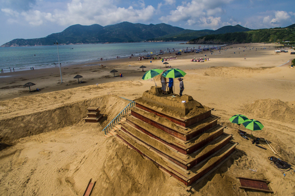 “沙绘G20”舟山国际沙雕展正式开雕