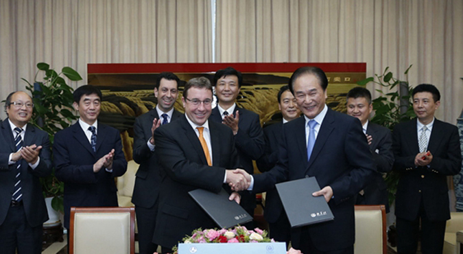 新华社与联合国环境规划署签署战略合作备忘录