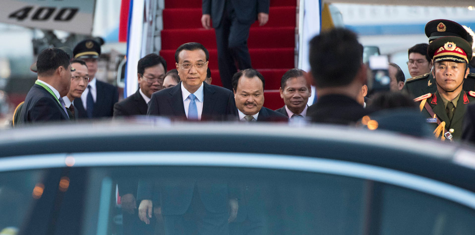 李克强抵达万象