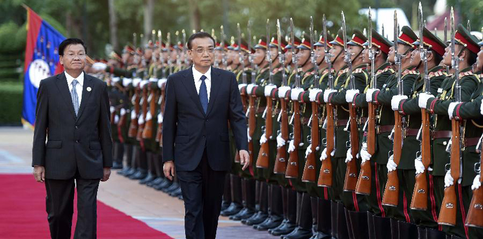 李克强同老挝总理通伦举行会谈