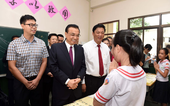 李克强参观万象寮都公学