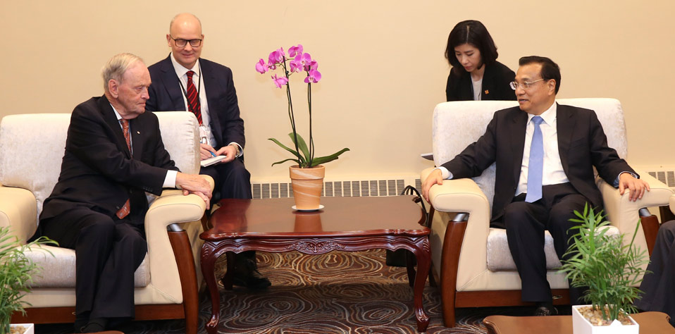 李克强会见加拿大前总理克雷蒂安