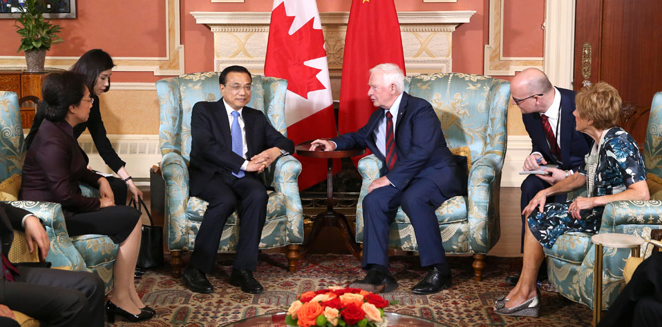 李克强会见加拿大总督约翰斯顿