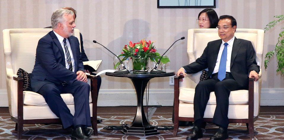 李克强会见加拿大魁北克省省长库亚尔