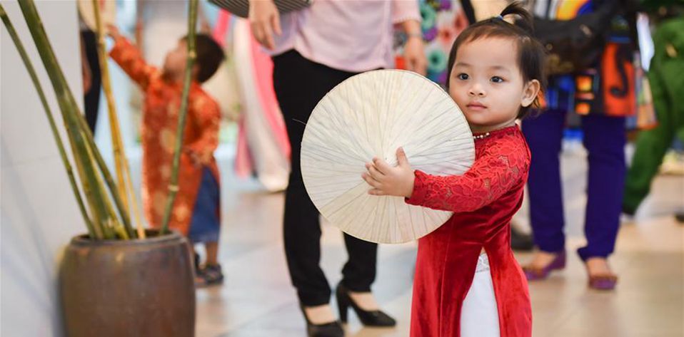 越南胡志明市举办奥黛文化节