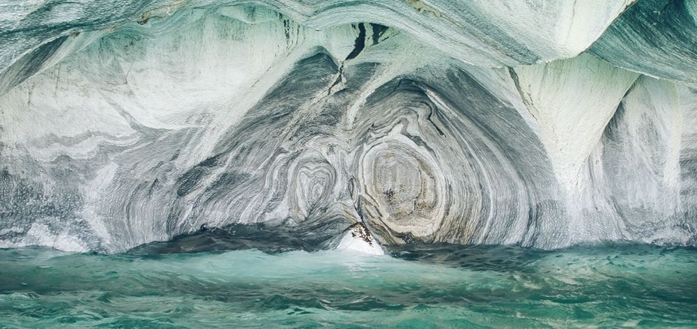 实拍智利大理石岩洞 千年海浪冲击造就神奇美景