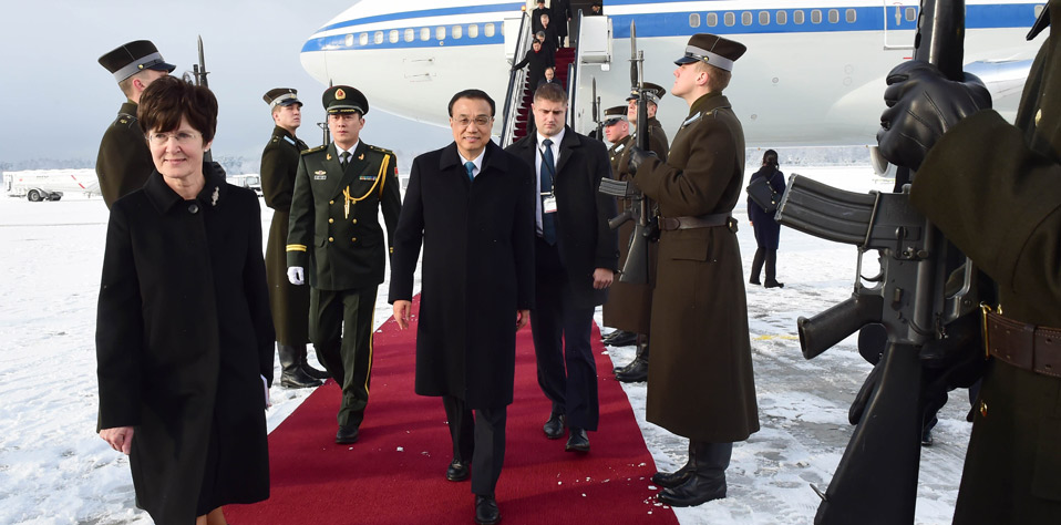 李克强抵达里加出席第五次中国－中东欧国家领导人会晤并对拉脱维亚进行正式访问