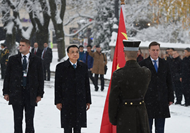 李克强同拉脱维亚总理举行会谈