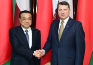 李克强会见拉脱维亚总统