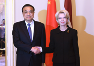 李克强会见拉脱维亚议长