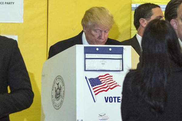 唐纳德·特朗普参加美国总统选举投票