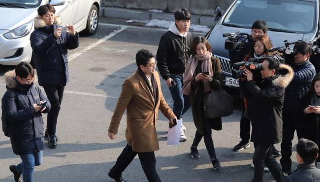 韩国特检组&ldquo;硬闯&rdquo;青瓦台遭拒 无功而返