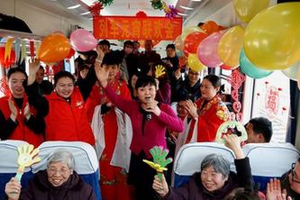 列车上的&ldquo;元宵联欢会&rdquo;