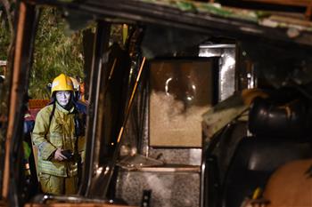 台湾游览车翻车事故已致33人死亡