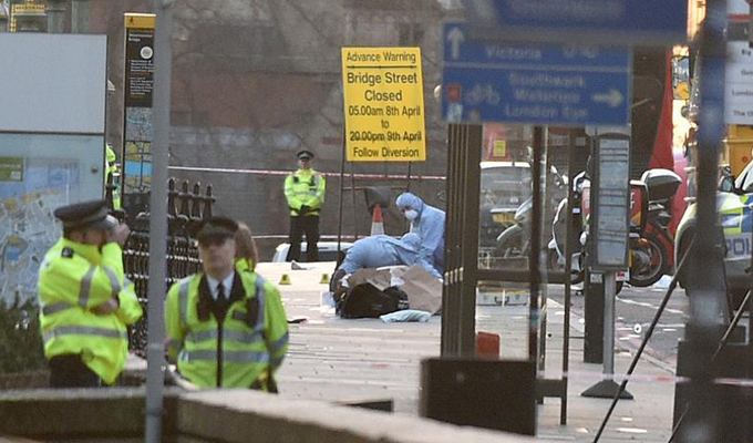 英国议会大厦附近发生恐怖袭击事件致5人死亡